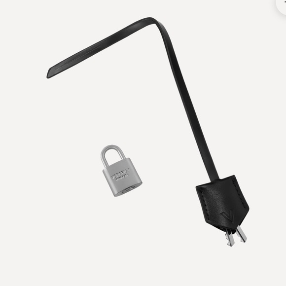 Verafied NY Black and Silver Hobo - Picture 5 of 11